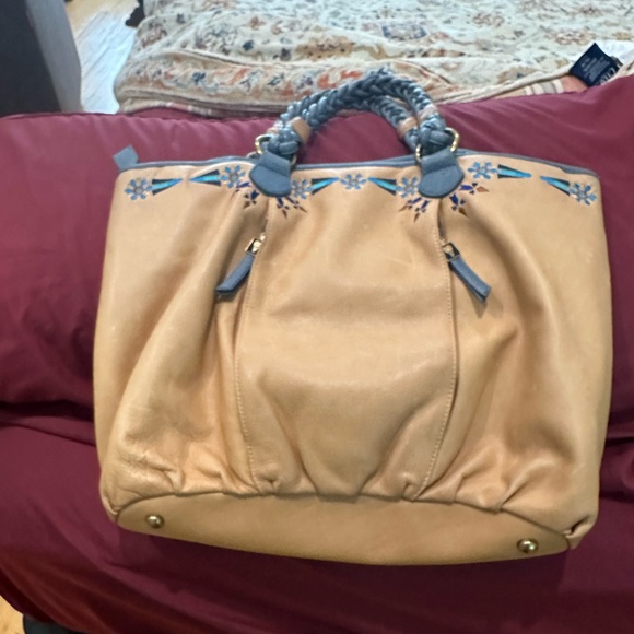 Isabella Fiore large tote. Beautiful embroidery - Picture 3 of 4